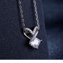 Load image into Gallery viewer, Delicate Square Necklace
